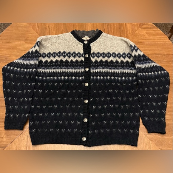 Vintage WOOLRICH Women’s Fair isle Nordic Wool Sweater Silver Button Blue USA - Picture 1 of 8
